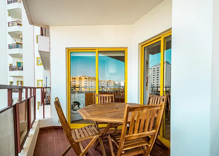 Beguest Clube Da Rocha *